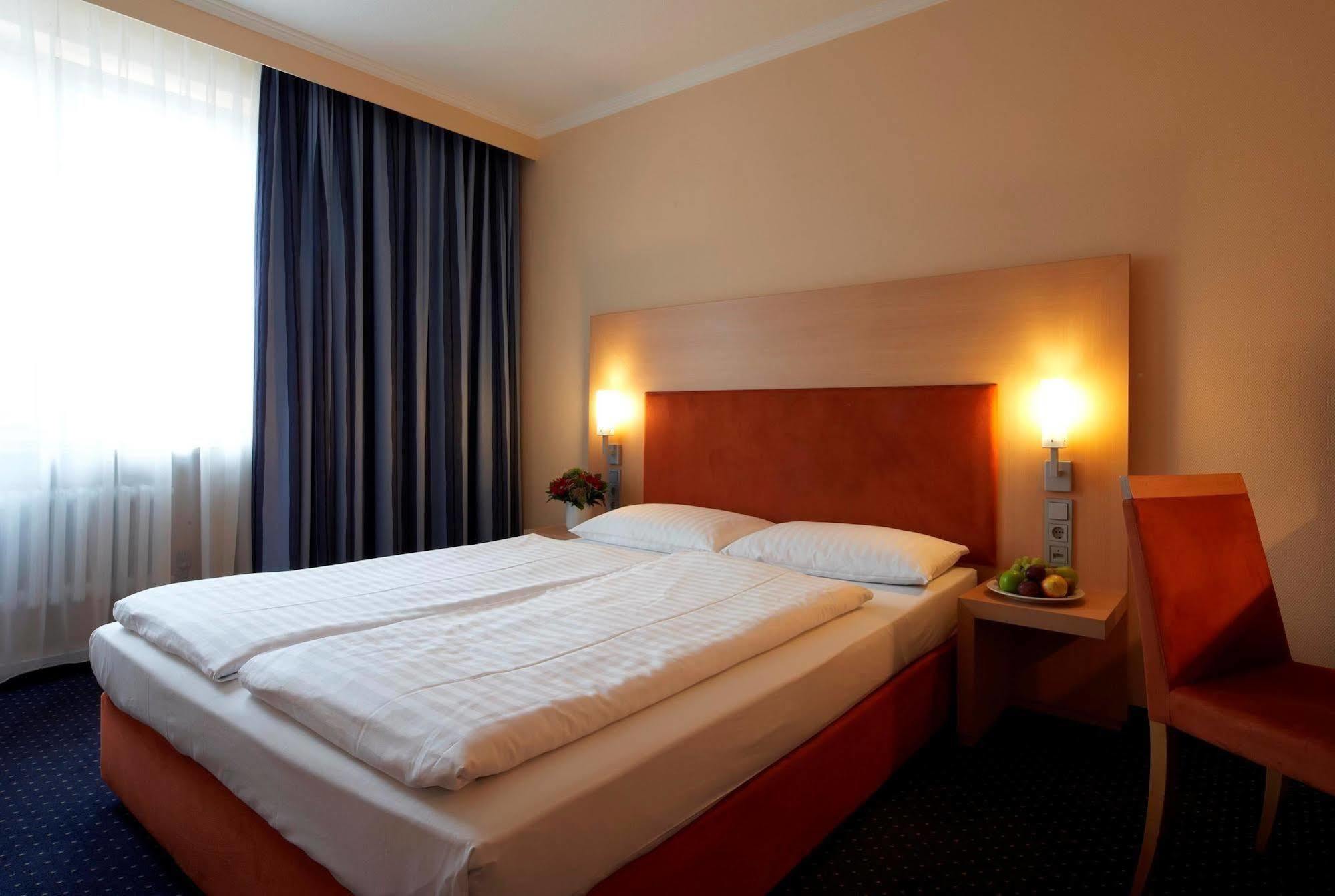 Intercityhotel Hotel 3*