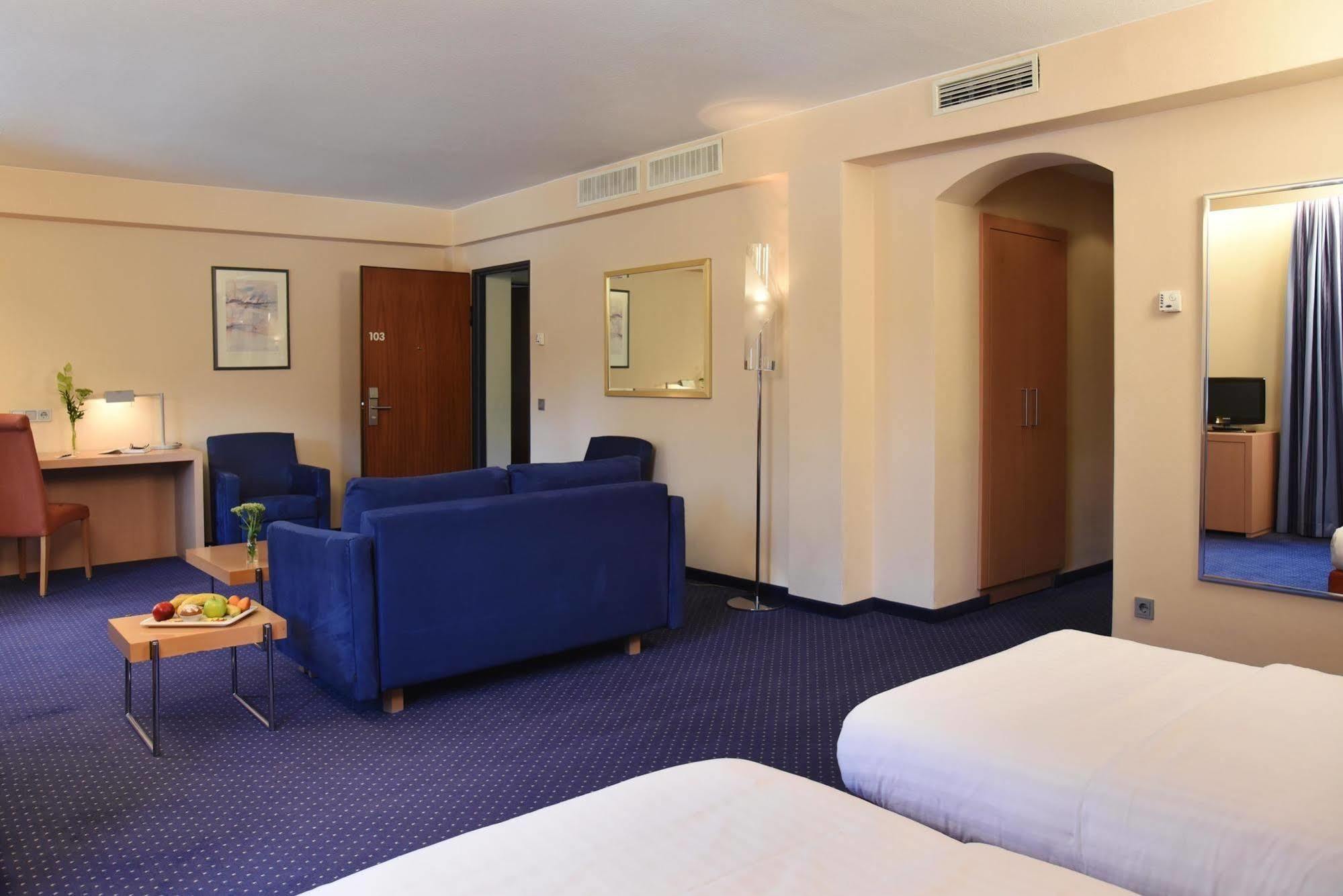Hotel Intercityhotel 3*